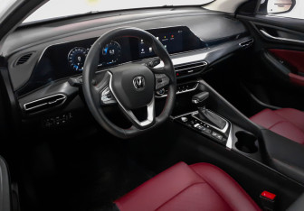 Подержанный автомобиль Changan Eado Plus 2023 года (7 фото)