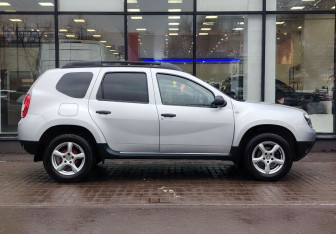 Подержанный автомобиль Renault Duster 2013 года (4 фото)