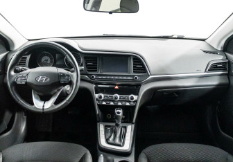 Подержанный автомобиль Hyundai Elantra Sedan 2020 года (6 фото)