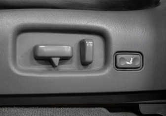 Подержанный автомобиль Toyota Land Cruiser Suv 2002 года (20 фото)