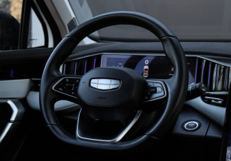 Подержанный автомобиль Geely Atlas 2024 года (11 фото)