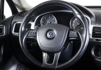 Подержанный автомобиль Volkswagen Touareg 2012 года (13 фото)