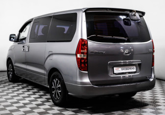 Подержанный автомобиль Hyundai Grand Starex 2011 года (7 фото)