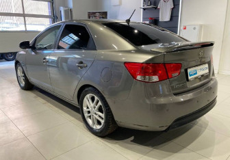 Подержанный автомобиль Kia Cerato Sedan 2012 года (6 фото)