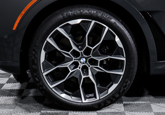 Подержанный автомобиль BMW X7 2022 года (15 фото)