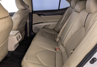 Подержанный автомобиль Toyota Camry Sedan 2022 года (18 фото)