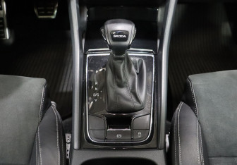 Подержанный автомобиль Skoda Karoq 2020 года (18 фото)