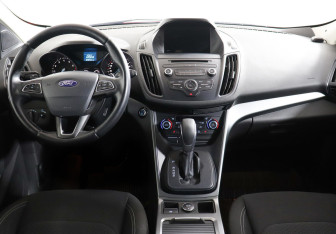 Подержанный автомобиль Ford Kuga 2018 года (6 фото)