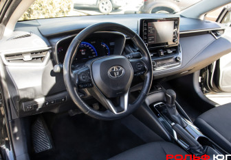 Подержанный автомобиль Toyota Corolla Sedan 2019 года (15 фото)