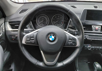 Подержанный автомобиль BMW X1 2018 года (13 фото)