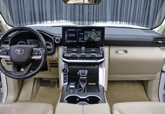 Подержанный автомобиль Toyota Land Cruiser Suv 2021 года (14 фото)