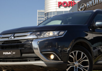 Подержанный автомобиль Mitsubishi Outlander 2018 года (18 фото)