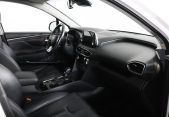 Подержанный автомобиль Hyundai Santa Fe 2019 года (10 фото)