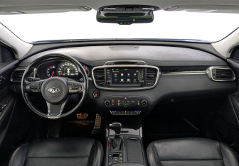 Подержанный автомобиль Kia Sorento 2017 года (14 фото)