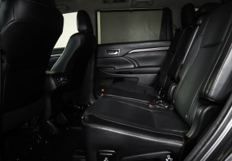 Подержанный автомобиль Toyota Highlander 2015 года (13 фото)