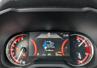 Подержанный автомобиль Toyota RAV4 2020 года (16 фото)