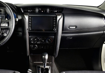 Подержанный автомобиль Toyota Fortuner 2020 года (9 фото)