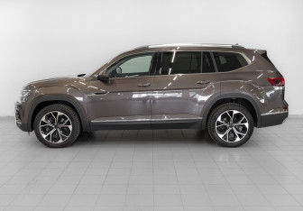 Подержанный автомобиль Volkswagen Teramont 2023 года (8 фото)