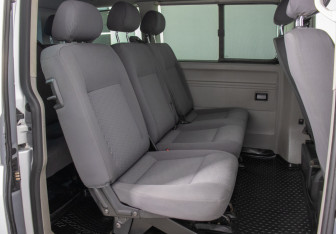 Подержанный автомобиль Volkswagen Caravelle 2010 года (11 фото)