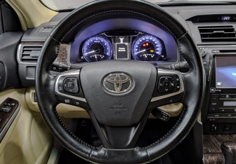 Подержанный автомобиль Toyota Camry Sedan 2017 года (21 фото)