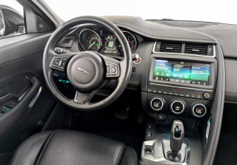 Подержанный автомобиль Jaguar E-Pace 2018 года (11 фото)