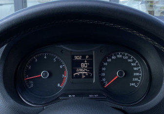 Подержанный автомобиль Volkswagen Polo Sedan 2014 года (19 фото)