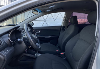 Подержанный автомобиль Kia Rio Sedan 2014 года (19 фото)