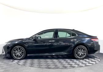 Подержанный автомобиль Toyota Camry Sedan 2023 года (8 фото)