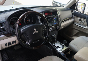 Подержанный автомобиль Mitsubishi Pajero 2019 года (12 фото)