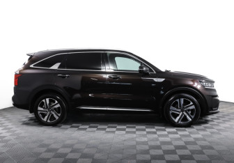 Подержанный автомобиль Kia Sorento 2021 года (4 фото)