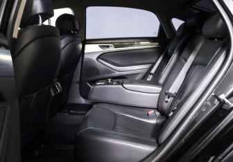 Подержанный автомобиль Genesis G80 2018 года (11 фото)