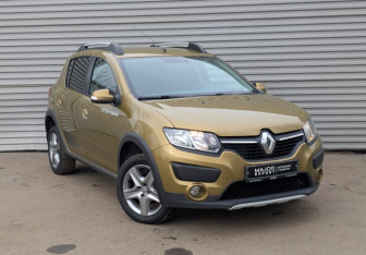 Подержанный автомобиль Renault Sandero 2017 года (3 фото)