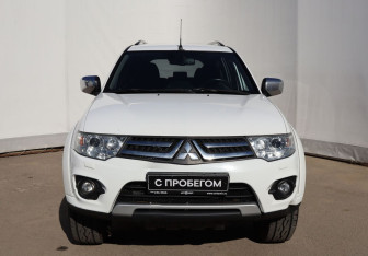 Подержанный автомобиль Mitsubishi Pajero Sport 2015 года (2 фото)