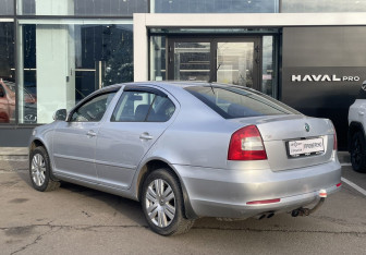 Подержанный автомобиль Skoda Octavia Liftback 2011 года (7 фото)