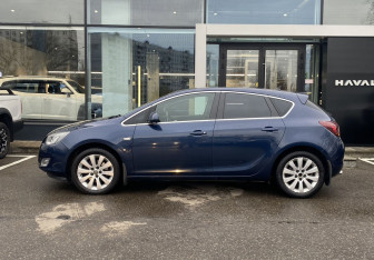 Подержанный автомобиль Opel Astra Hatchback 2010 года (8 фото)