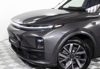 Подержанный автомобиль LiXiang L7 2023 года (25 фото)