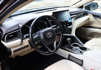Подержанный автомобиль Toyota Camry Sedan 2021 года (7 фото)