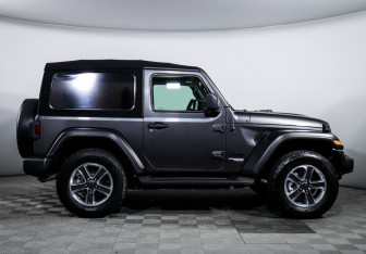 Подержанный автомобиль Jeep Wrangler 2021 года (4 фото)