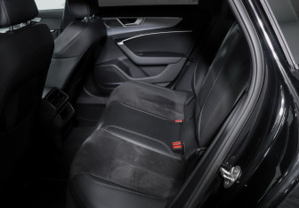 Подержанный автомобиль Audi A6 Sedan 2021 года (10 фото)