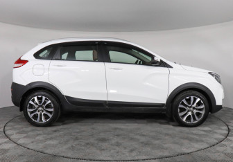 Подержанный автомобиль LADA (ВАЗ) XRAY 2019 года (4 фото)
