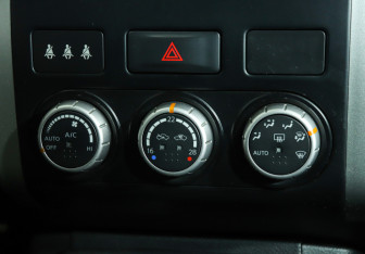 Подержанный автомобиль Nissan X-Trail 2010 года (17 фото)