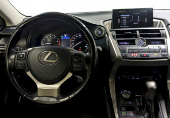 Подержанный автомобиль Lexus NX 2017 года (22 фото)