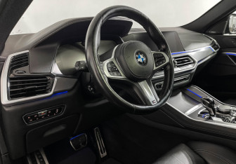Подержанный автомобиль BMW X6 2020 года (12 фото)