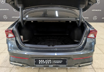 Подержанный автомобиль Kia K5 2020 года (10 фото)