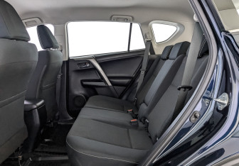 Подержанный автомобиль Toyota RAV4 2018 года (18 фото)