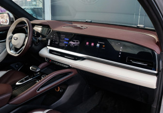 Подержанный автомобиль Geely Monjaro 2023 года (7 фото)