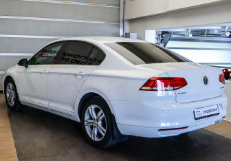 Подержанный автомобиль Volkswagen Passat Sedan 2015 года (6 фото)