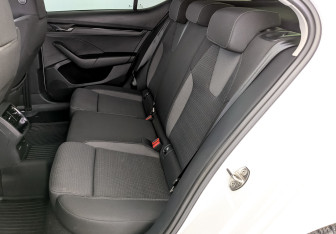 Подержанный автомобиль Skoda Octavia Liftback 2021 года (12 фото)