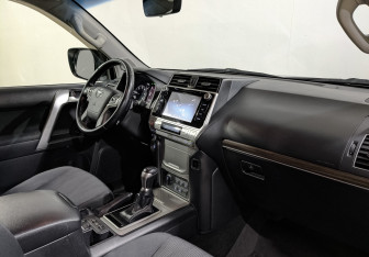 Подержанный автомобиль Toyota Land Cruiser Prado 2018 года (13 фото)