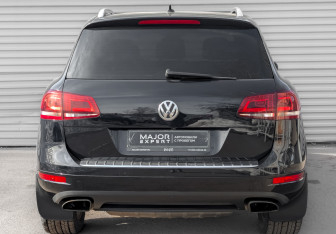 Подержанный автомобиль Volkswagen Touareg 2013 года (6 фото)